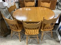 Clean Dining Table W/ 6 Chairs.