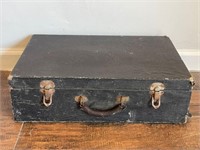 VINTAGE SUITCASE