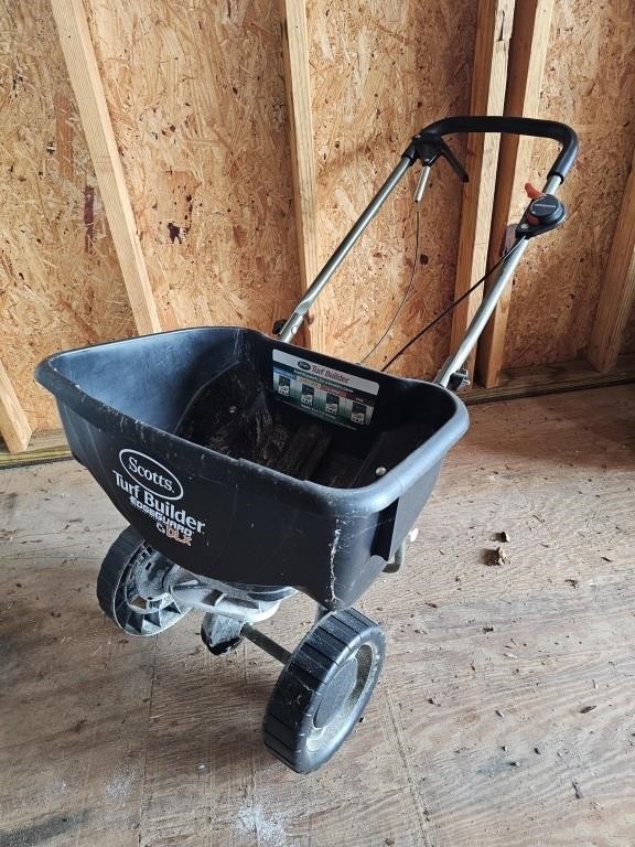Scotts Pro Spreader With Edge Guard  
22×28×42"