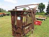 Cattle chute and squeeze