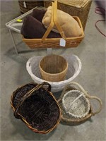 6 baskets with towels