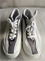 Nike tennis shoes sz 8.5