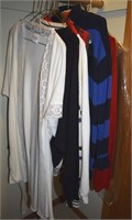 Womens Clothing Lot: Sweaters / Sweatshirts w/