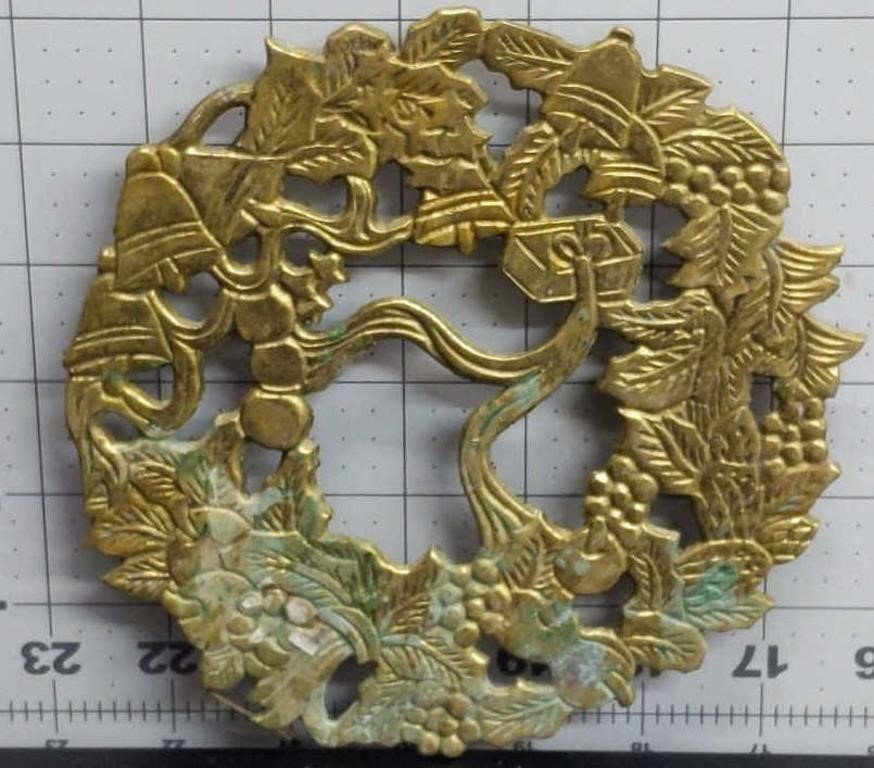 Vintage brass Christmas wreath trinket