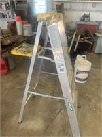 4’ aluminum ladder