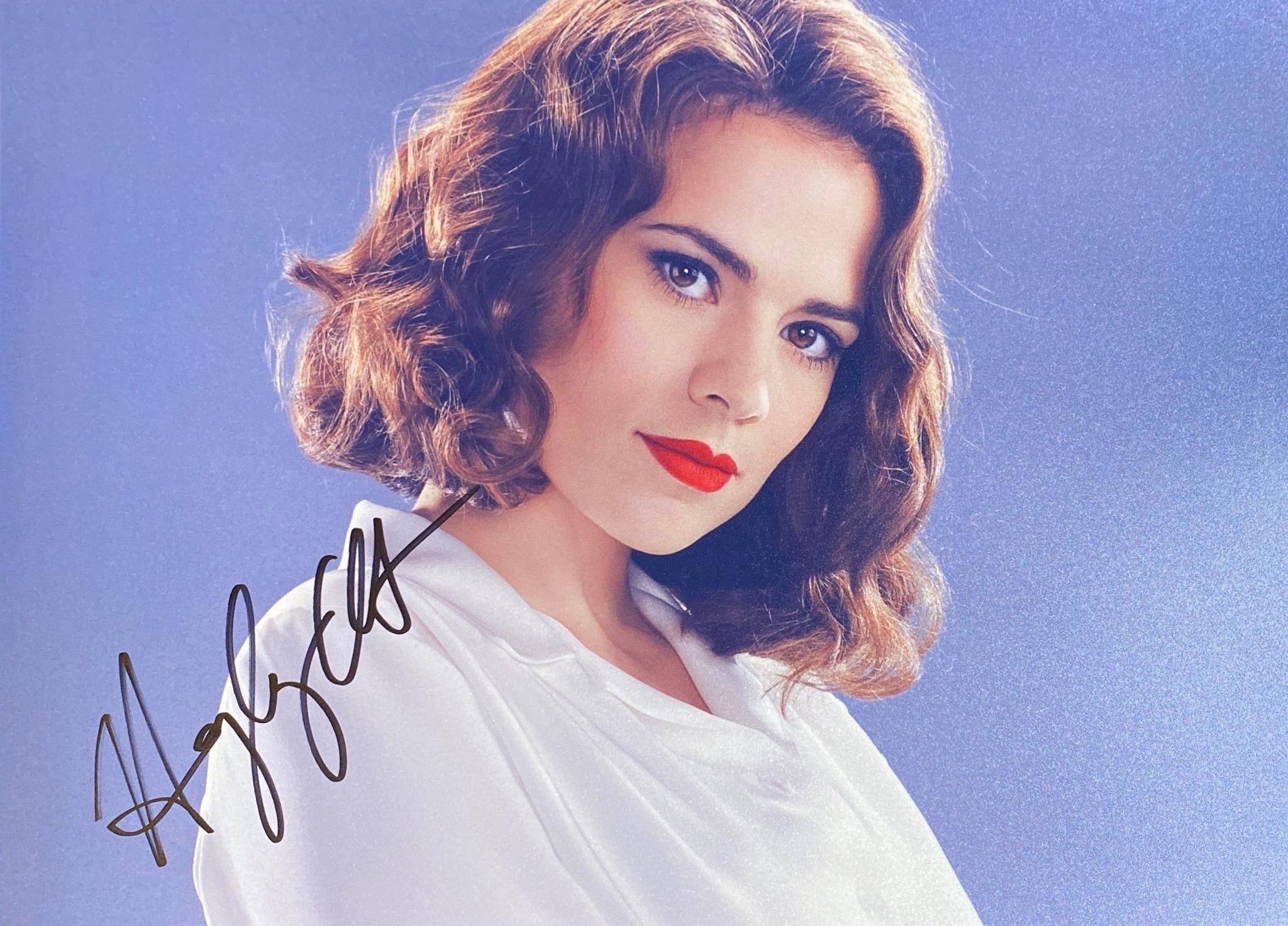 Autograph  
Hayley Atwell Photo