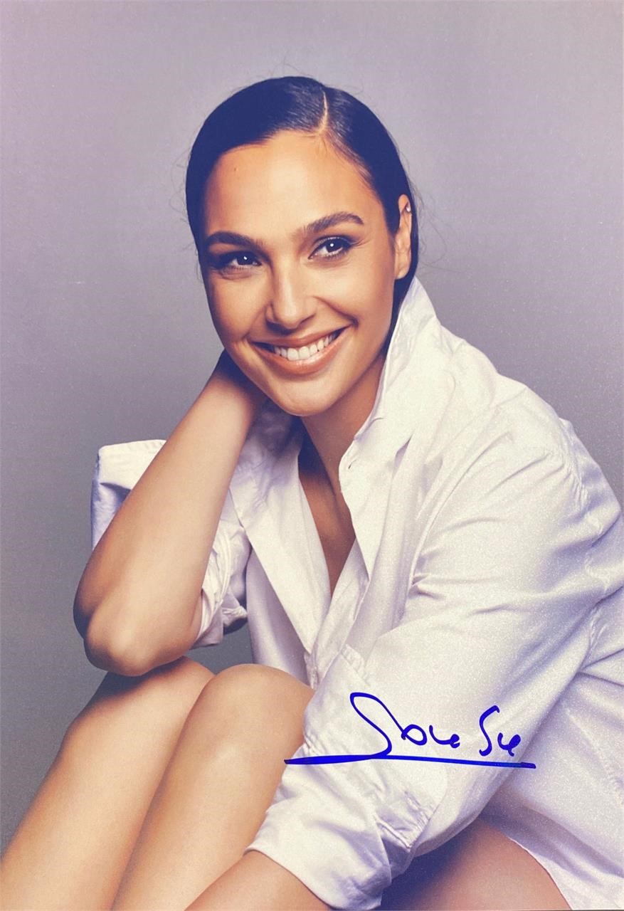 Autograph  
Gal Gadot Photo