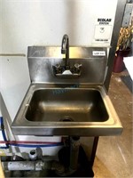 S/S WALL MOUNT HAND SINK W/ FAUCET