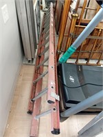 >Fiberglass extendable ladder, 21ft max length