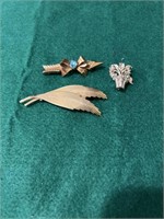 Vintage Coro arrow and flower basket pin, vintage