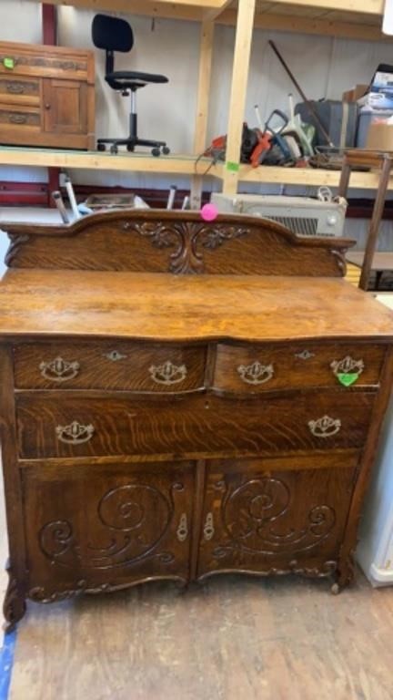 TIGER OAK ANTIQUE BUFFET WITH ONATE DETAIL