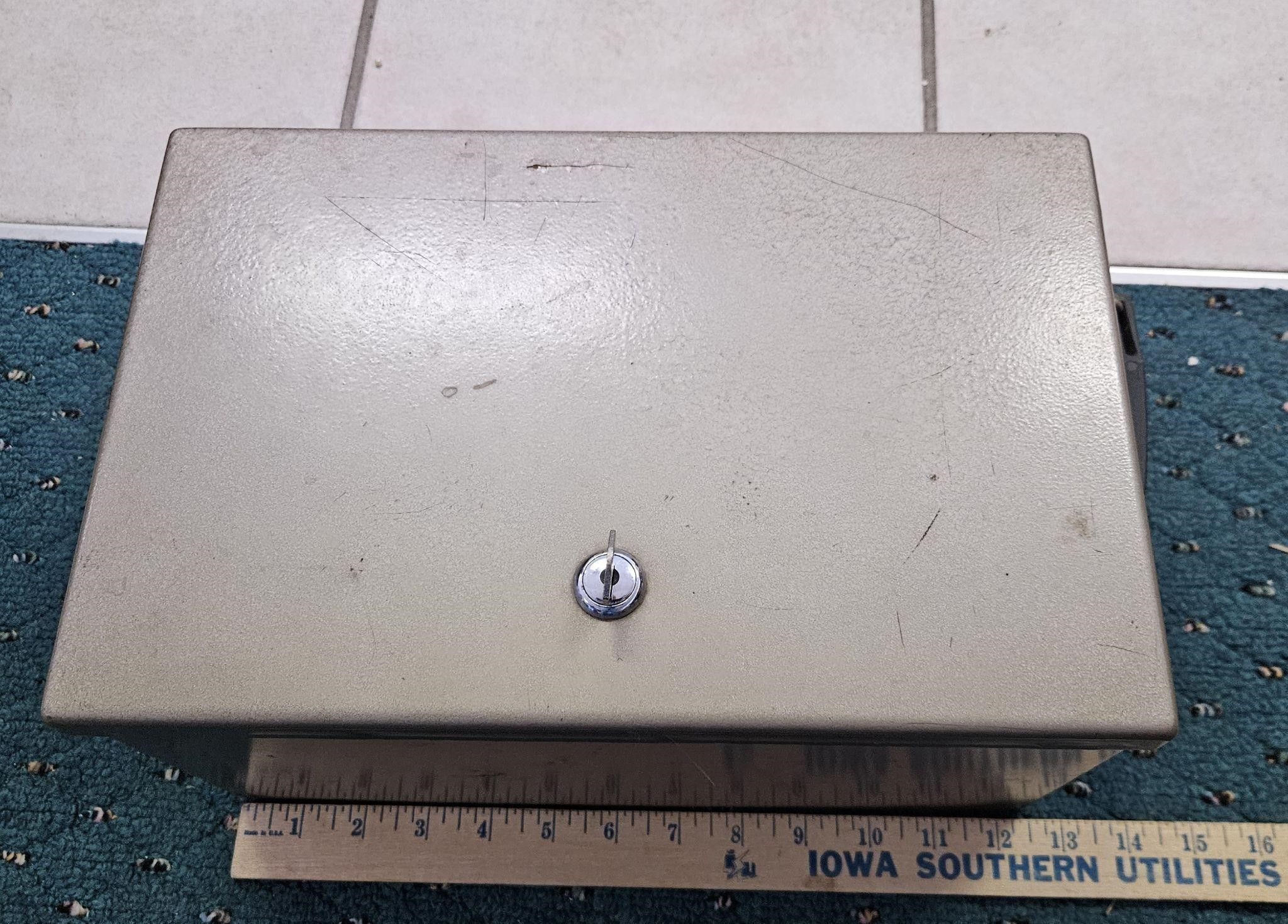 Metal Locking Safe Box with Key
