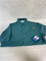Men’s Columbia button down shirt size S