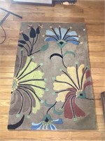 Flower area rug 71x48 in
