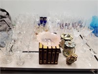 LARGE LOT OF CLEAR GLASS AND DECORATIVE ITEMS