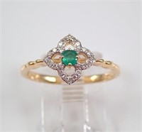 10 Kt Emerald Diamond Ring