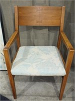 ARTS & CRAFTS STYLE WOODEN ARM CHAIR