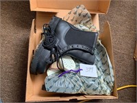 BRAND NEW SHOES IN BOX SIZE IN PICS