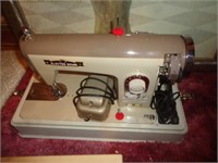 ELECTRO GRAND SEWING MACHINE - BR3