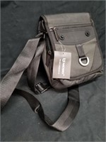 New unicgid shoulder strap pack or lunch bag