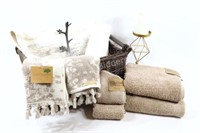 Towels, Bath Mats and Bathroom Decor