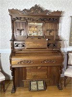 Wonderful Walnut Victorian Pump Organ. Beckwith.