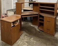 Desk : multiple sections (middle section 47.5”