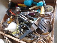 kitchen utensil lot lots of good useable items