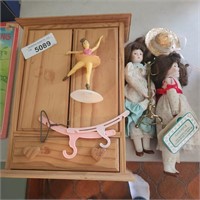 Vintage Dolls & Toy Wardrobe