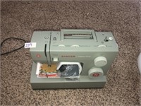 Signer Sew Machine