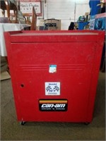 Red Metal Mastercraft Tool Cabinet has no Handle