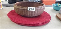 BASKET AND PLACEMATS