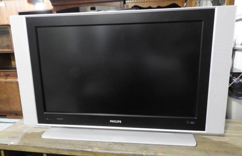 Phillips 37PF flat screen TV with remote 38" W