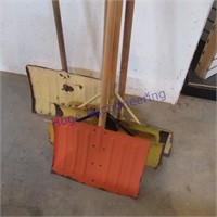 5 snow shovels