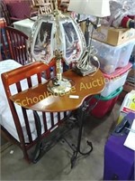 Entry table aporox 3ft wide & 4ft tall. Lamps