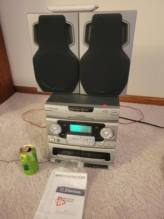Emerson Radio, CD Stereo Player w/ Speakers