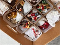 BOX OF CHRISTMAS ITEMS