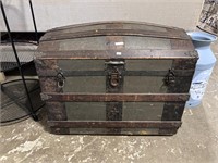 ANTIQUE BOW TOP STEAMER TRUNK