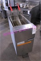 1X, FRYMASTER 40LB DEEP FRYER GF14SD W/ BASKETS