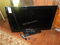 Samsung TV with Swivel Base Universal Remote 46"