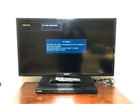 Samsung 32" TV on Stand with Remote