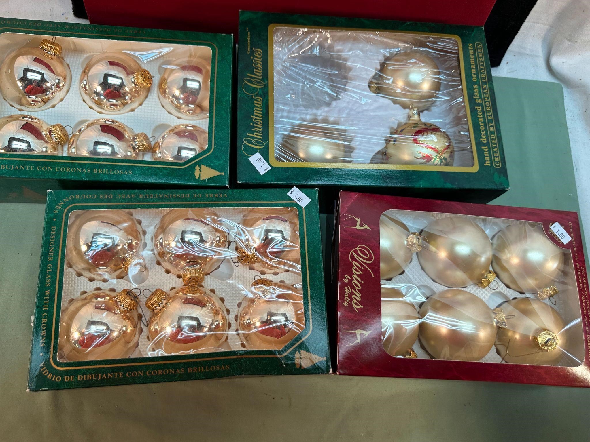 21 GOLDEN CHRISTMAS ORNAMENTS