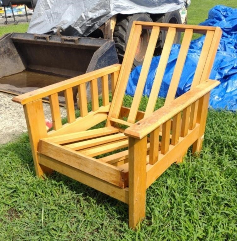 Wood Lounging Chair, 29" x 33" x 31"