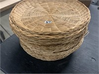 WICKER PLATE HOLDERS