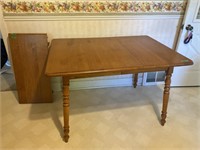 Roxton table with leaf