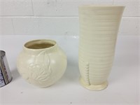 1 pot et 1 vase en porcelaine, dont 1 d'Angleterre