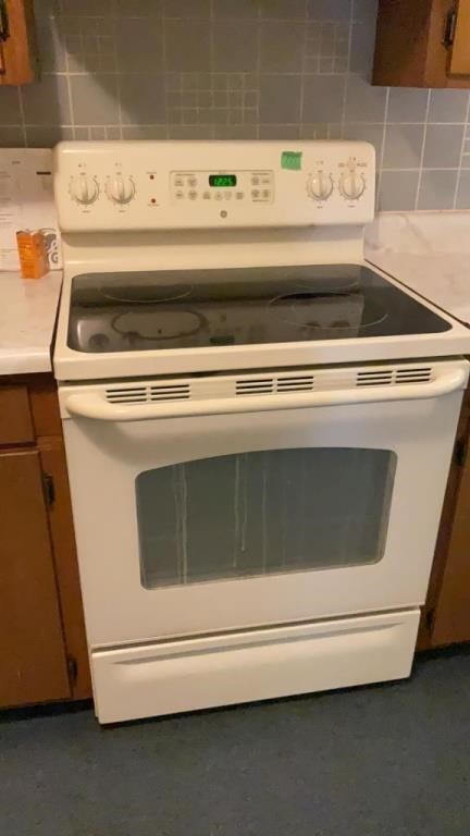 GE glass top electric stove