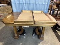 Dining table with 2 Leaves