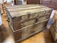 VINTAGE STEAM CHEST