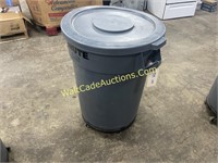 Rubbermaid Commercial Brute Container with
